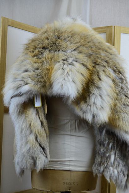 FENDI

Etole en renard tricoté crème