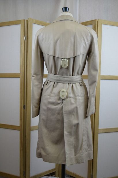 BURBERRY LONDON

Trench en cuir beige avec...