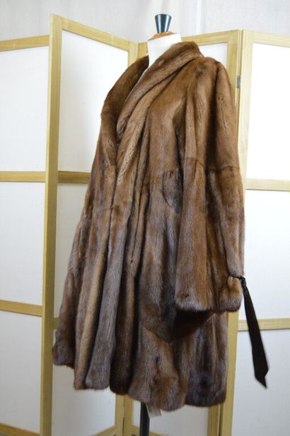 SAGAMINK

Manteau long en vison lunaraine

Pas...