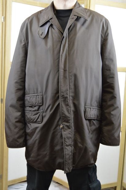 HERMES

Parka d'homme marron, la doublure...