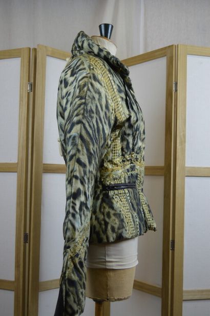 ROBERTO CAVALLI

Doudoune courte imprimé...