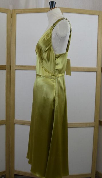 CHLOE. 

(Australie, made in France) 

Robe...
