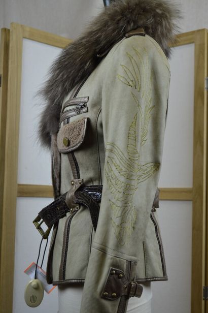 BALMAIN

Veste en peau lainé beige kaki,...