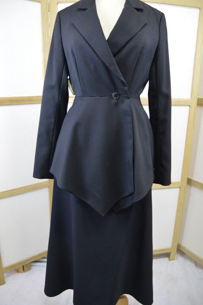 CHRISTIAN DIOR PARIS

Tailleur en mousseline...