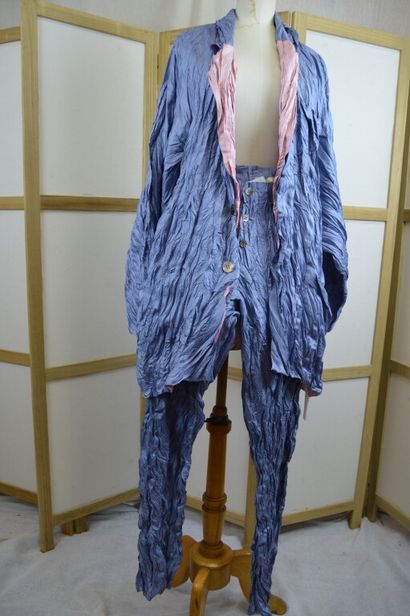 
ISSEY MIYAKE




Ensemble veste et pantalon...