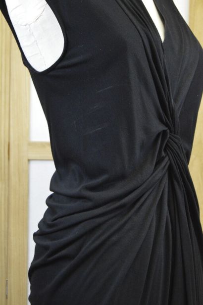 YVES SAINT LAURENT. 

Robe en jersey noir...