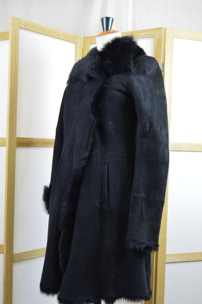 JOSEPH

Manteau en peau lainée noire manche...