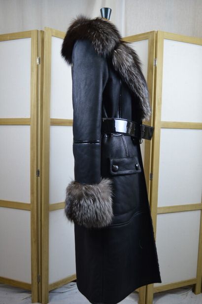 BARBARA BUI

Manteau en peau lainé noir,...