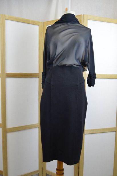 VALENTINO 

Robe bi-matière noire à manches...