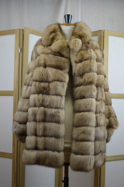 LISKA

Veste style capeline en fourrure zibeline...