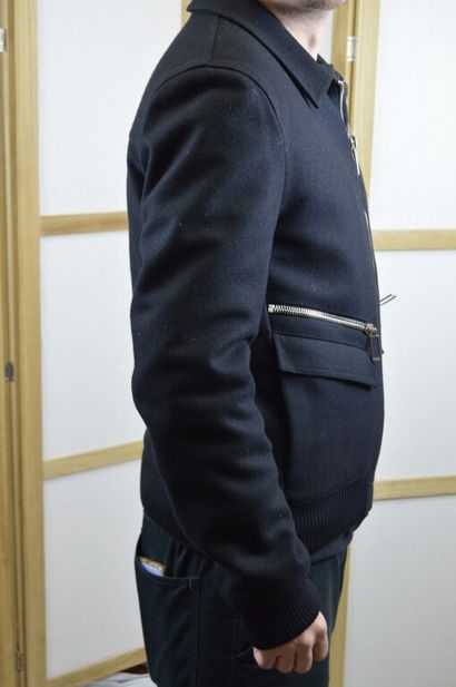 DIOR

Blouson d'homme en lainage noir fermant...