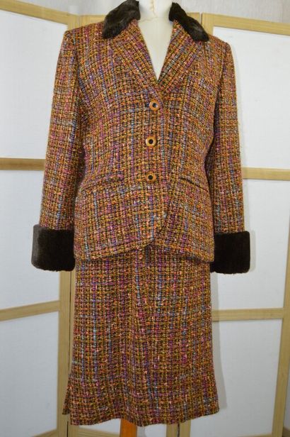 YVES SAINT LAURENT (variation). 

Ensemble...