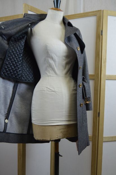 GUCCI

Manteau/trench en lainage gris boutonnage...