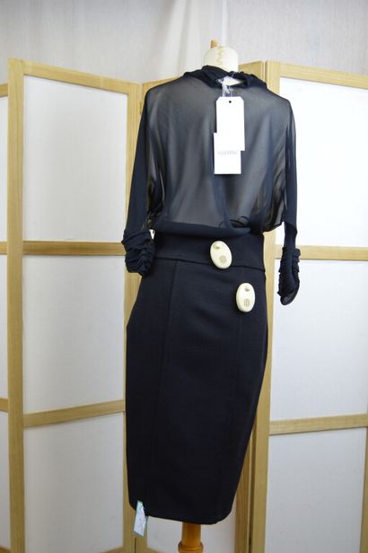 VALENTINO 

Robe bi-matière noire à manches...