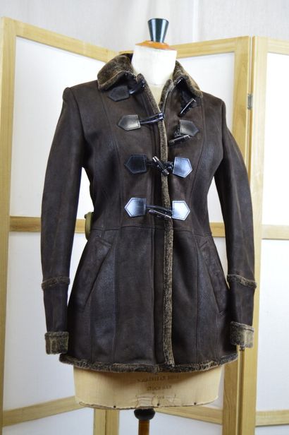 BURBERRY LONDON

Veste en peau lainée marron

Taille...
