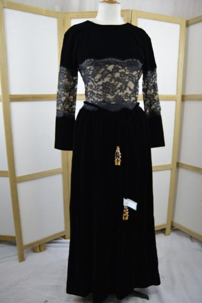 CHRISTIAN DIOR PARIS

Robe longue de soirée...
