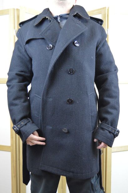 BURBERRY BRIT

Manteau d'homme ¾ en lainage...