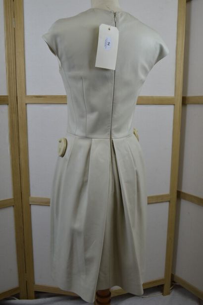 
CHRISTIAN DIOR PARIS




Robe manches courtes...