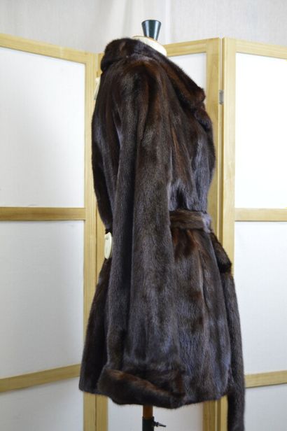 ZAPA

Manteau/veste courte en vison marron...