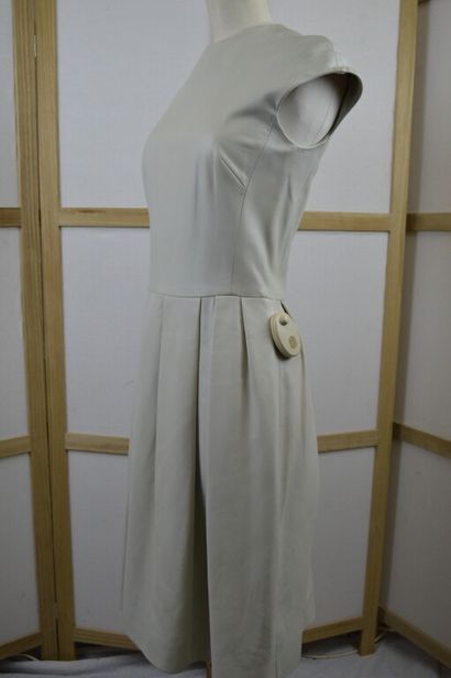
CHRISTIAN DIOR PARIS




Robe manches courtes...