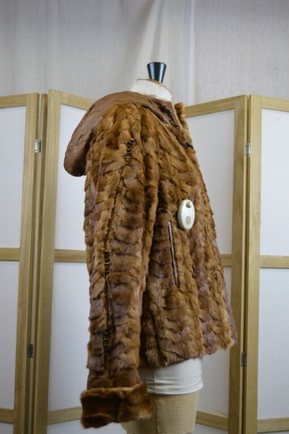 LOU BAROK

Veste à capuche en viselle et...