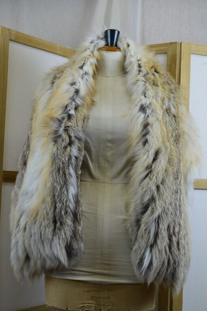FENDI

Etole en renard tricoté crème