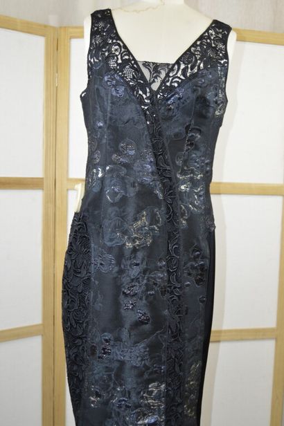 NINA RICCI. 

Robe droite sans manches en...