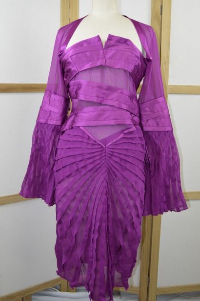 GUCCI

Robe de soirée ou cocktail, en soie...