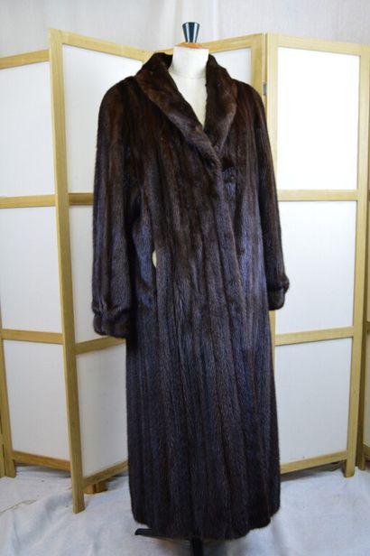 
[erratum : traces de mites ] 

Manteau long...