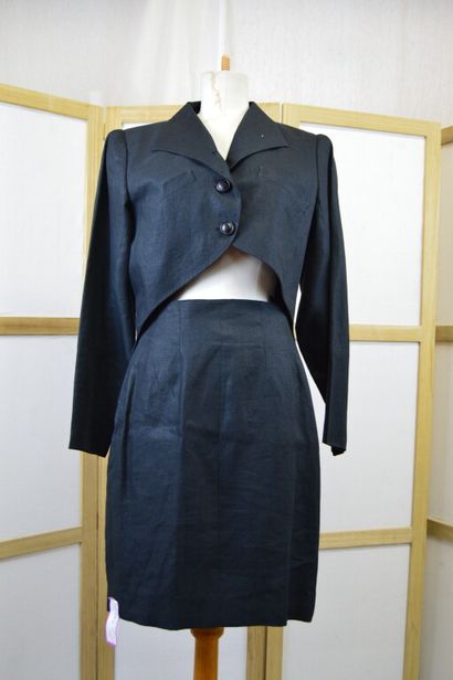 HERMES, Paris. 

Tailleur veste et jupe en...