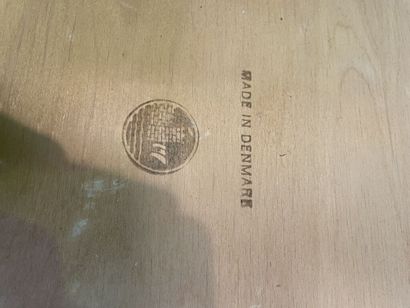 TRAVAIL DANOIS

Bureau en bois de placage...