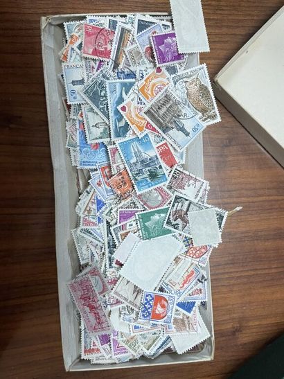 Très fort lot de timbres du monde entier...
