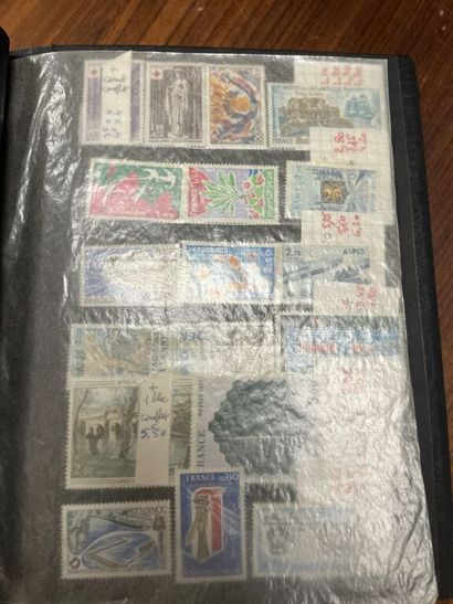 Très fort lot de timbres du monde entier...