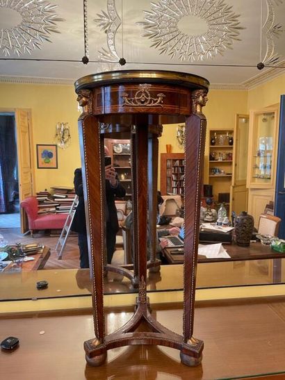 Guéridon sellette de style Louis XVI en bois...