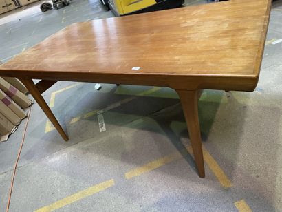 VAMO SONDERBORG

Table rectangulaire en bois...