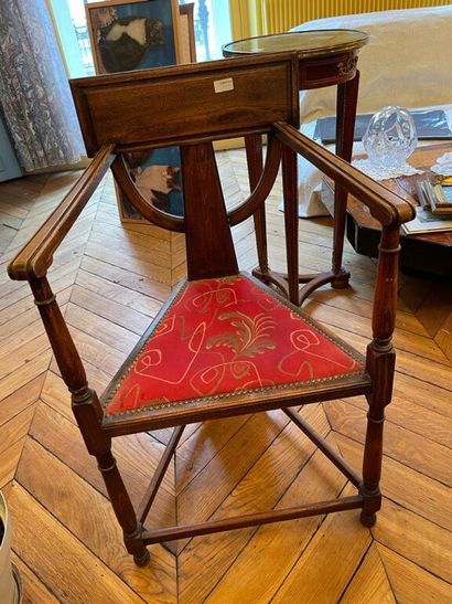 Fauteuil cathèdre en chêne mouluré, assise...