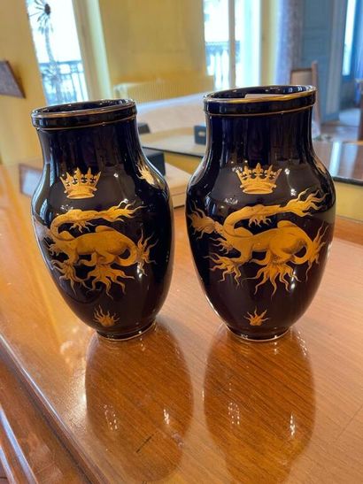 FONTAINEBLEAU, J.CROIZARD

Paire de vases...