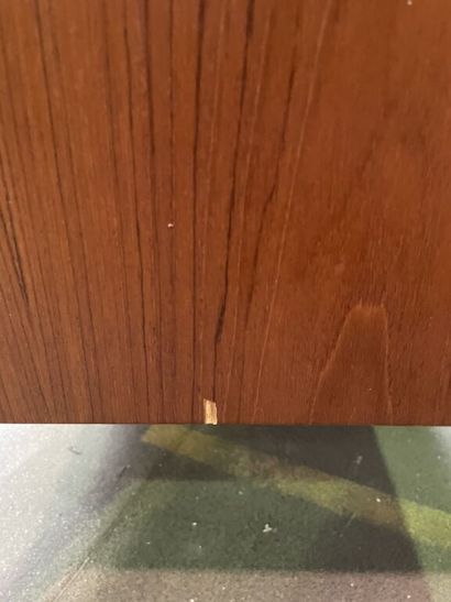 TRAVAIL DANOIS

Bureau en bois de placage...