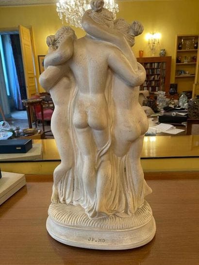 Les trois grâces. 

Groupe en plâtre. 

Signé...