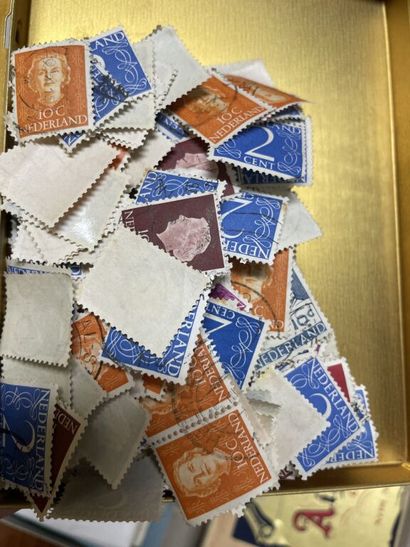 Très fort lot de timbres du monde entier...