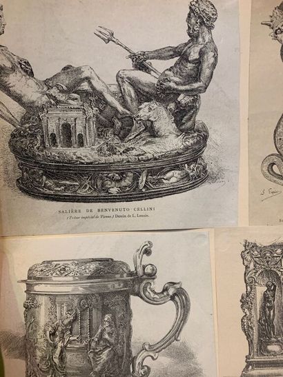 Dans trois pochettes : un ensemble de documents...