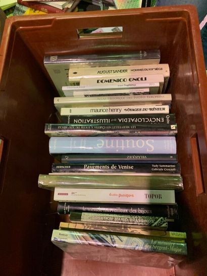 Très fort lot de livres d'art dont catalogues...