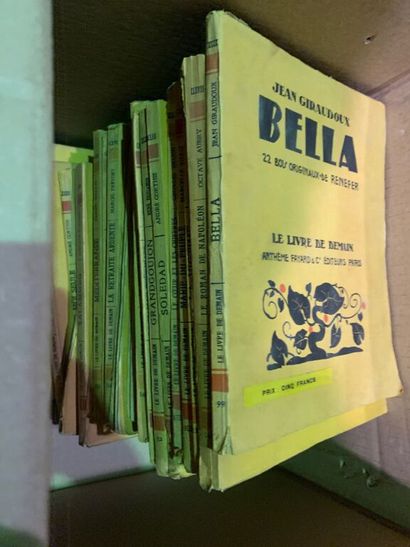 Ensemble d'environ 20 livres reliés 