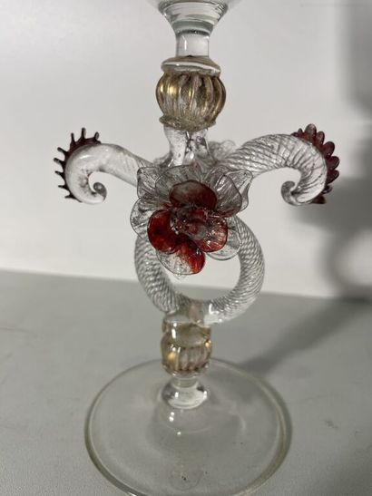 Flûte en verre soufflé de Venise, XXe siècle....