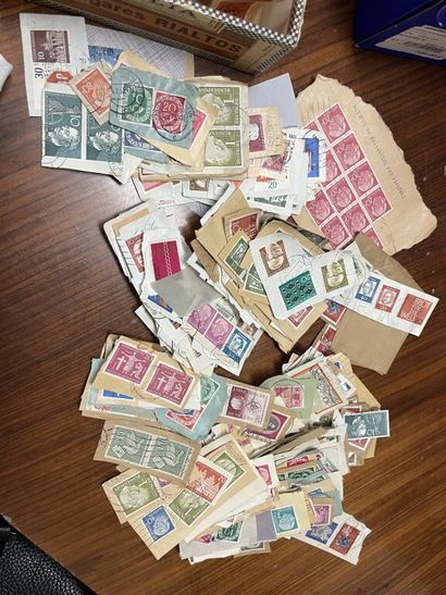 Très fort lot de timbres du monde entier...