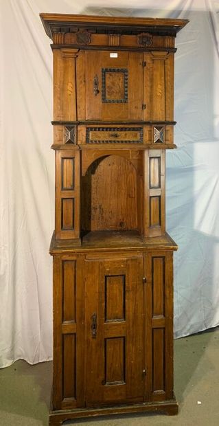 Travail du XIXe siècle.

Meuble deux corps...