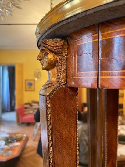 Guéridon sellette de style Louis XVI en bois...