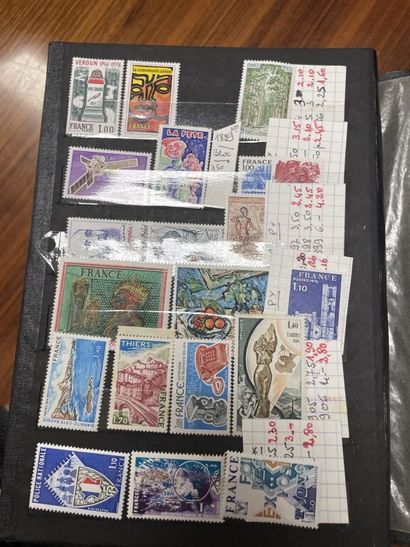 Très fort lot de timbres du monde entier...