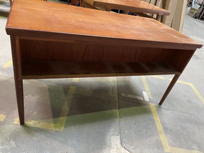TRAVAIL DANOIS

Bureau en bois de placage...