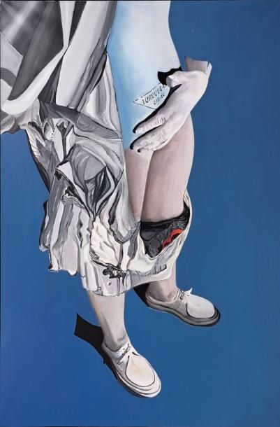 Le déshabillage du mannequin sur fond bleu...
